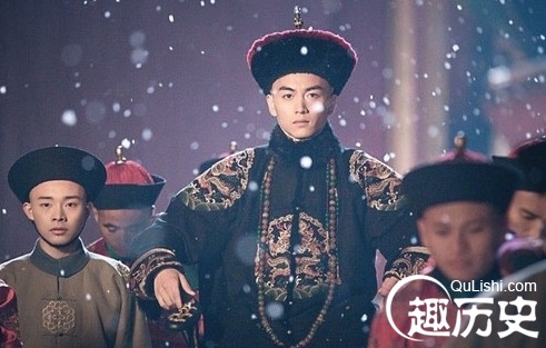 真实的十三阿哥胤祥:为受宠伏地嗅康熙走过的