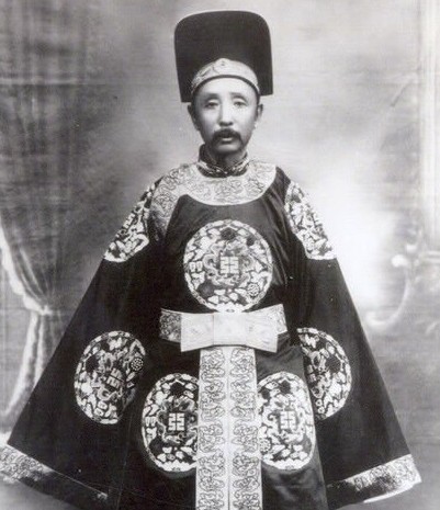 张作霖的儿子女儿简介?军阀张作霖怎么死的?