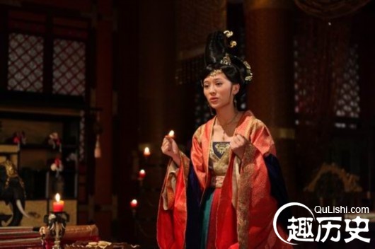 李裹儿十多岁时,姿性聪慧