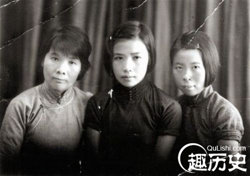 　　30年代的孙维世(中)