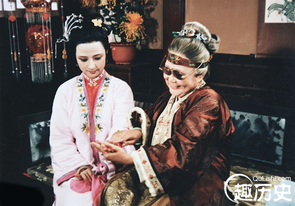 红楼梦尤二姐是个什么样的人?如何评价尤二姐