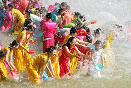 泼水节简介_泼水节是几月几日_泼水节的来历传说和习俗- 趣历史