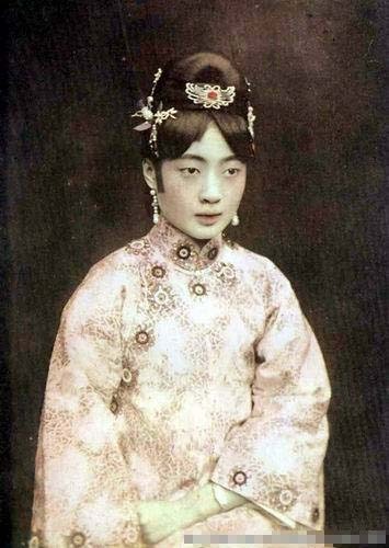 末代皇帝溥仪大婚罕见照:溥仪和婉容皇后的婚礼