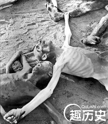 纳粹集中营集体埋尸体:惨绝人寰的贝尔根集中营