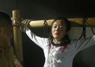 刑讯女烈小说