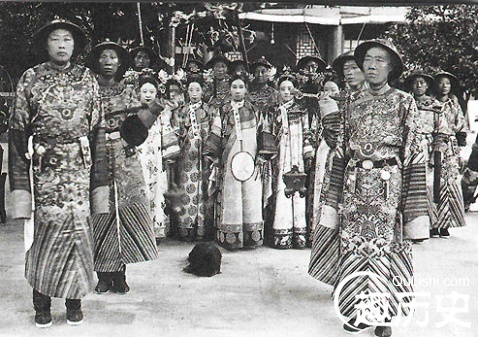 慈禧太后曾孙揭秘慈禧与大太监李莲英共浴之真相-趣历史