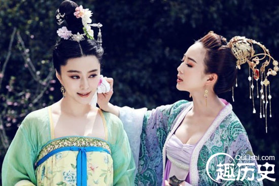 原标题:历史上唯一赢过武媚娘的女人:李世民的贤妃徐惠-趣历史 近来《武媚娘传奇》正在热播,各种话题源源不断。然而,发现不少武则天的电视剧,都有一个类似的情节武则天,不,那时候还不是,是媚娘。她坐在镜前精心梳妆打扮后,踌躇满志的在那里,等着太宗皇帝的召见。一群内侍从她门口飘过,为何,没有停住脚步走进来,他们毫不迟疑的继续往前走去。太宗要宠幸的是另外一个女子。 大家应该十分好奇,能把武媚娘打败的女子,该是何等的绝代风华,何等的柔媚入骨?