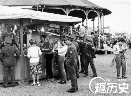 西德牧羊犬_东德和西德的收入(3)