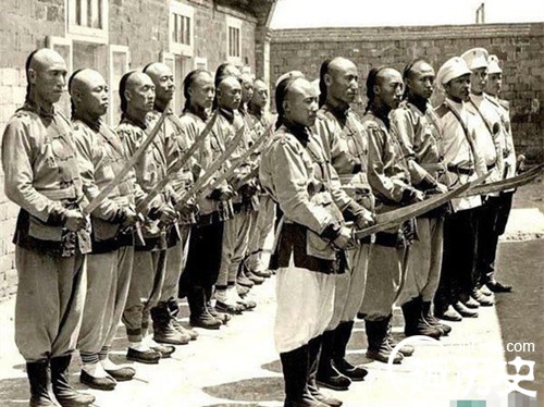 如果西方没入侵清朝能统治中国多少年?