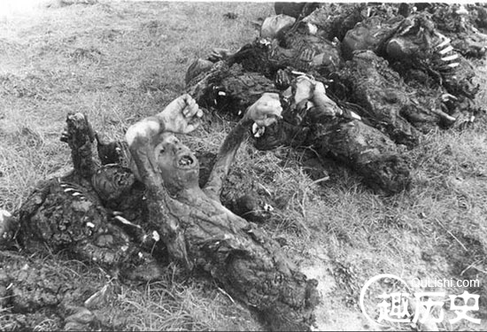 纳粹集中营真实焚尸:遍地死尸 实行肉体消灭!