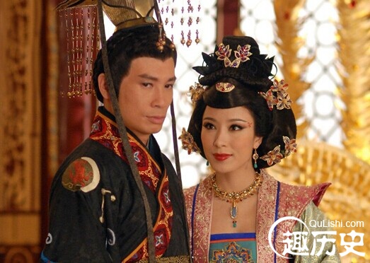 space长大后的李忱已经被贴上了"智障"的标签,成为大家争相欺负的对象