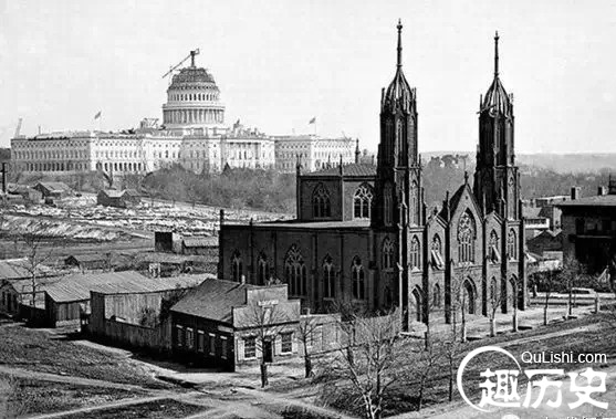 17,1850年左右,扩建中的美国国会大厦.