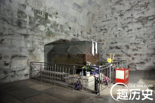 定东陵,为清文宗咸丰帝的孝贞显皇后(慈安太后)和孝钦显皇后(慈禧