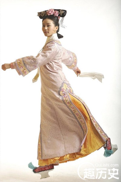 清代宫女真的都是踩着高高的"花盆底"鞋吗?